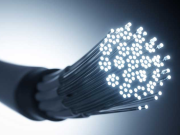 E Insigt an d' Verschelen an Applikatiounen vun Verschiere Type vun Fiber Optic Cables